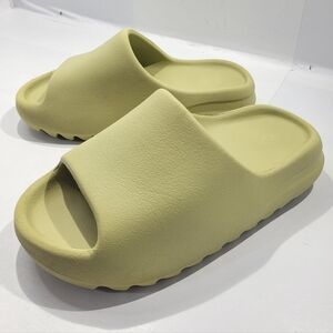 ADIDAS YEEZY SLIDE RESIN GREEN YOUTH KIDS SIZE 4